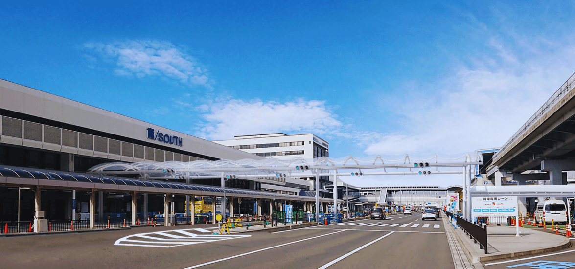 大阪国際空港 横断歩道に屋根を設置！雨の日もより快適な空港へ