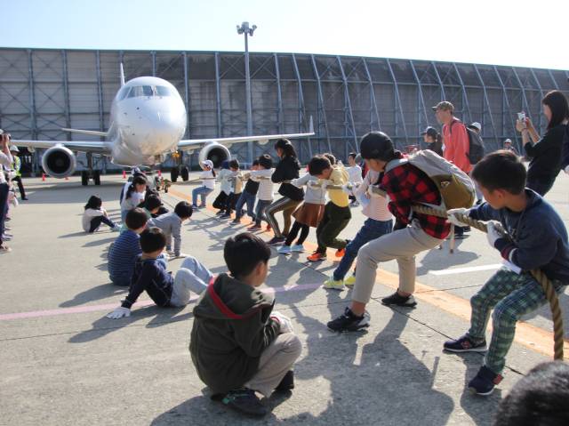 大阪国際空港 空の日 JAL 綱引きイベント