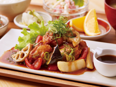 鶏のこんがり黄金唐揚と温野菜のねぎ香味たれ定食