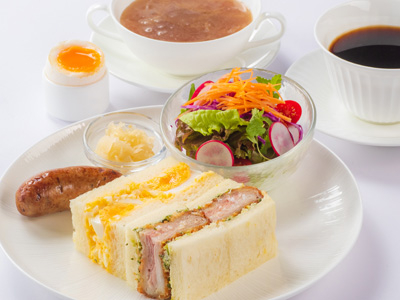 湯種食パンと夢前町産“七福卵”の玉子＆ “自凝雫塩”のミルフィーユカツのコンビネーションサンドウィッチセット