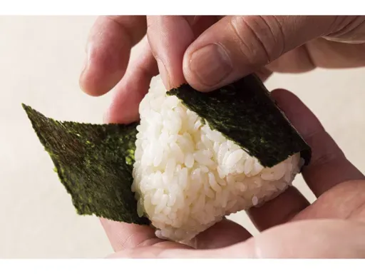 寿司屋のこだわりが詰まったおにぎりをぜひご賞味ください。