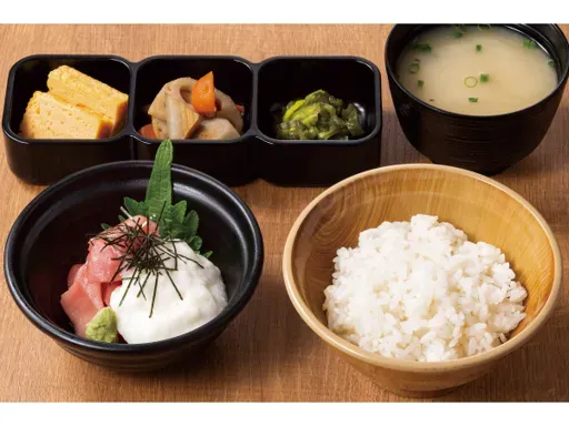 一汁四菜！朝限定の定食セットで元気をお届けいたします。