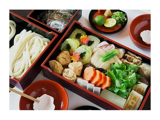 定番の「うどんすき（登録商標）」も迅速にご用意します。