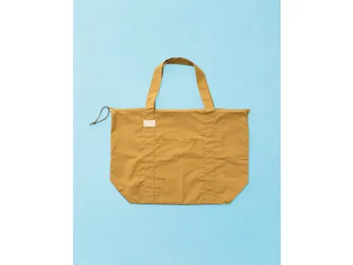 【分店 旅 限定】ソフトナイロンのファスナートート　金茶