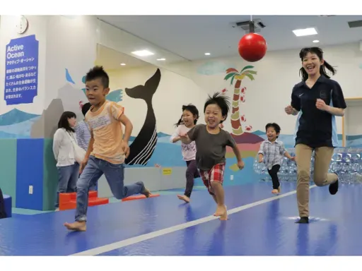 プレイリーダーが親子のあそびをサポート