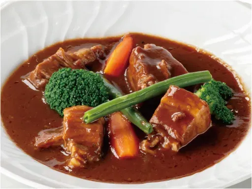 空港でラグジュアリーホテルの味を。 手作りパンやスイーツ、こだわりのレストランメニューをご用意。