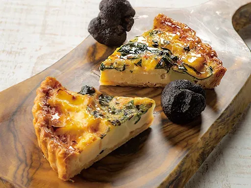 空港でラグジュアリーホテルの味を。 手作りパンやスイーツ、こだわりのレストランメニューをご用意。