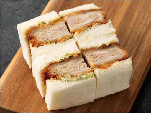 空港でラグジュアリーホテルの味を。 手作りパンやスイーツ、こだわりのレストランメニューをご用意。