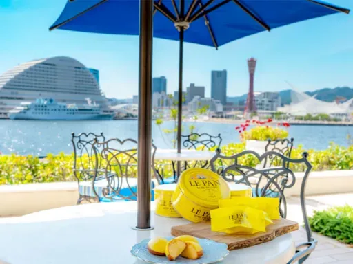 空港でラグジュアリーホテルの味を。 手作りパンやスイーツ、こだわりのレストランメニューをご用意。