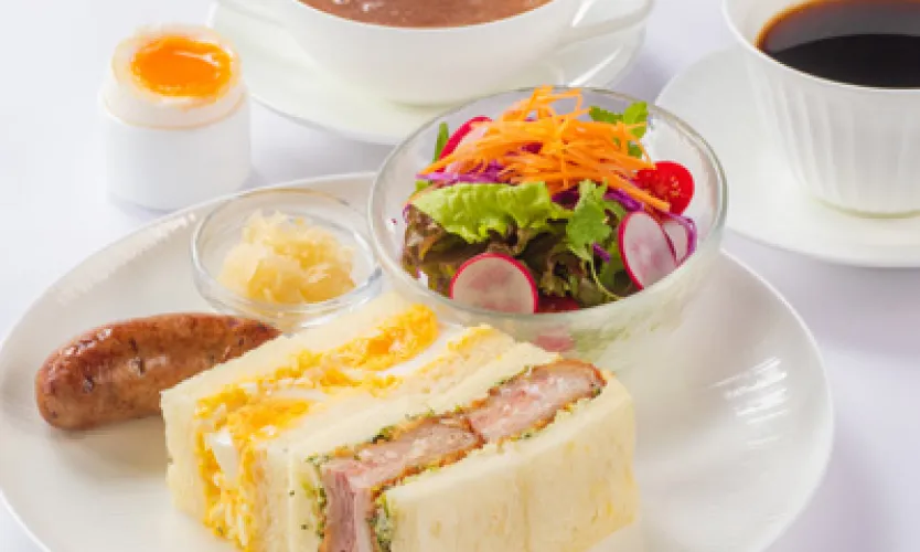 湯種食パンと夢前町産“七福卵”の玉子＆ “自凝雫塩”のミルフィーユカツのコンビネーションサンドウィッチセット_1.jpg